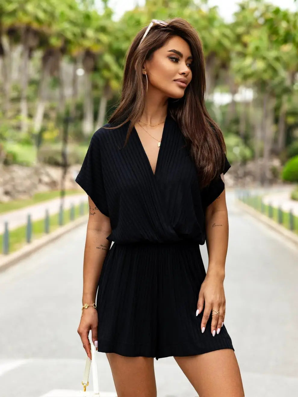 Elegant Solid Color Jumpsuit Women's Short Sleeved V-Neck Short Pants Jumpsuit Summer Chic Vacation Jumpsuit