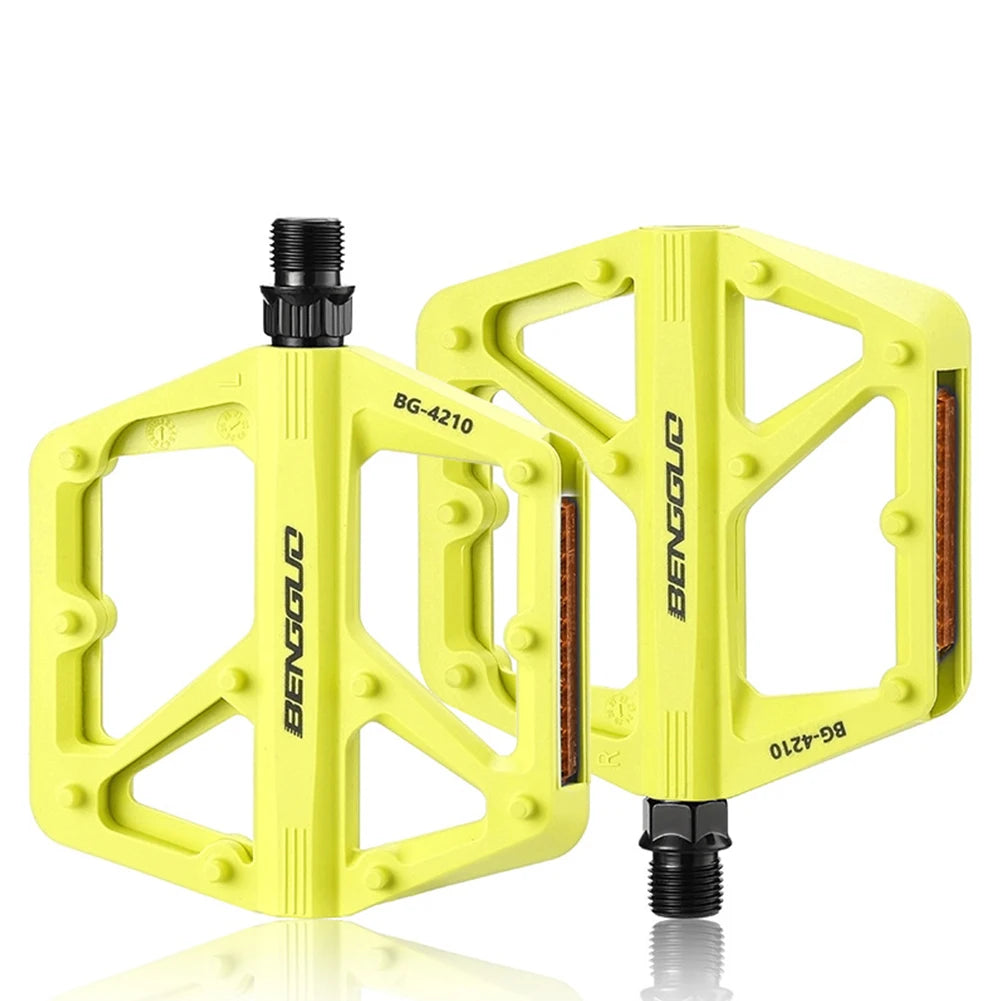 Double DU Bearing Nylon Bicycle Pedals with Reflector Ultralight Bike Pedals Anti-Slip Cycling Safety Pedals for Night Riding