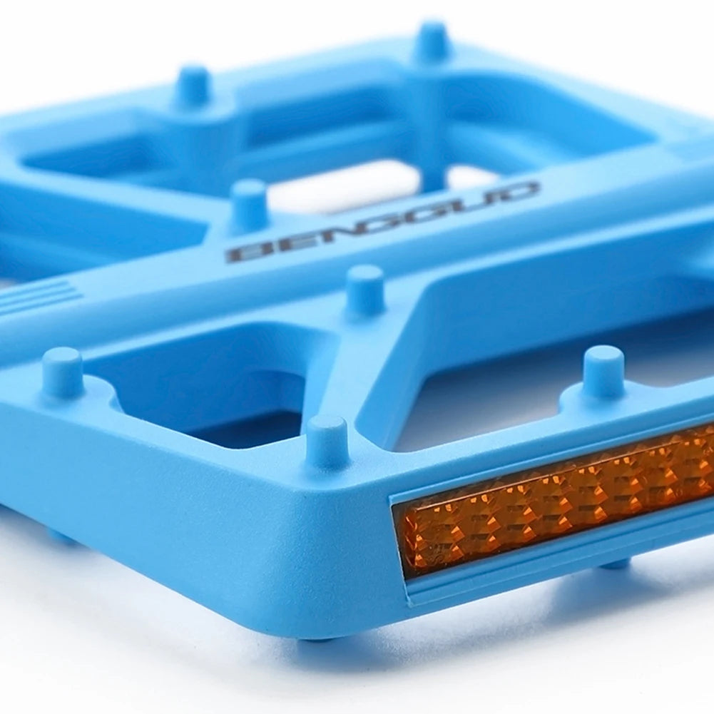 Double DU Bearing Nylon Bicycle Pedals with Reflector Ultralight Bike Pedals Anti-Slip Cycling Safety Pedals for Night Riding