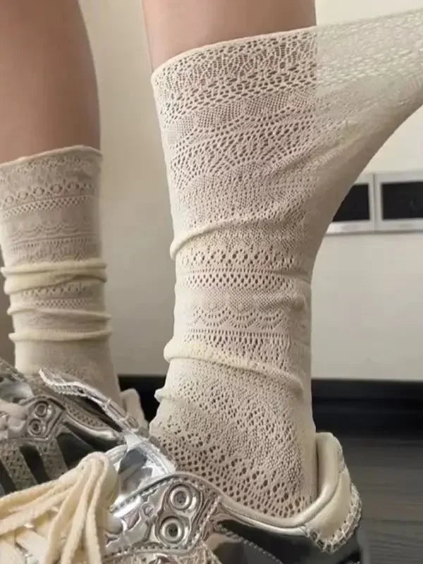 Lolita Sweet White Pile Socks Women Mesh Hollowed Out Thin Nylon Silk Retro Flower Lace Socks Ladies Transparent Crew Socks