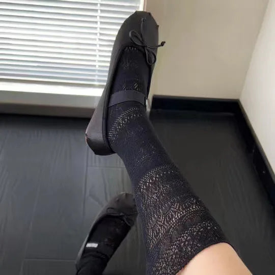 Lolita Sweet White Pile Socks Women Mesh Hollowed Out Thin Nylon Silk Retro Flower Lace Socks Ladies Transparent Crew Socks