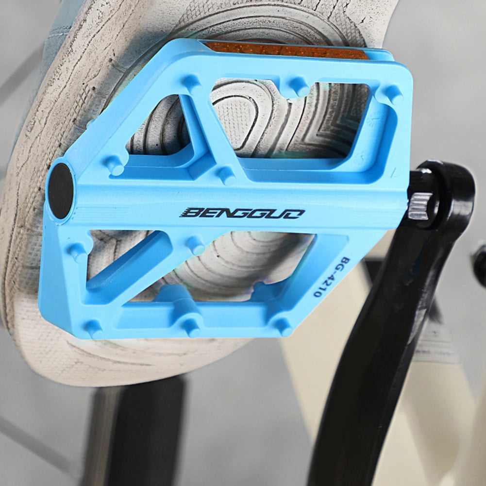 Double DU Bearing Nylon Bicycle Pedals with Reflector Ultralight Bike Pedals Anti-Slip Cycling Safety Pedals for Night Riding