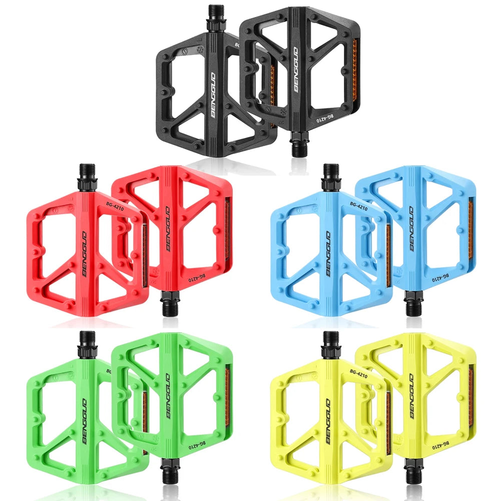Double DU Bearing Nylon Bicycle Pedals with Reflector Ultralight Bike Pedals Anti-Slip Cycling Safety Pedals for Night Riding