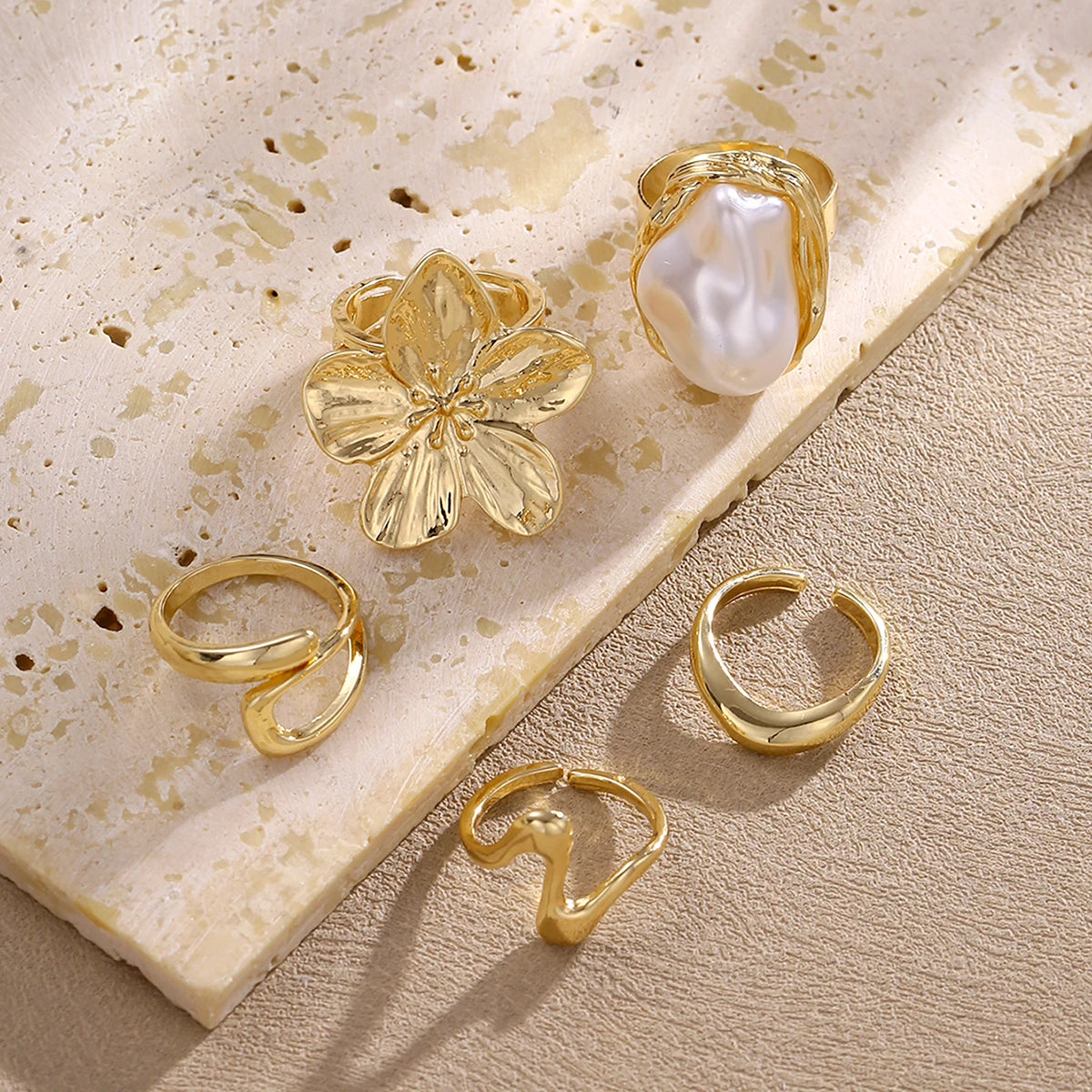 Boho Punk Exaggerated Metal Finger Rings Set for Women Vintage Flower Pearl Crystal Starfish Shell Rings Summer Beach Jewelry