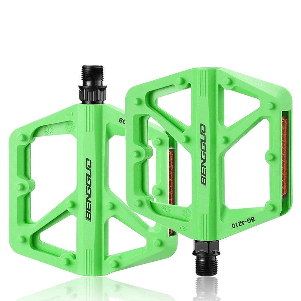 Double DU Bearing Nylon Bicycle Pedals with Reflector Ultralight Bike Pedals Anti-Slip Cycling Safety Pedals for Night Riding