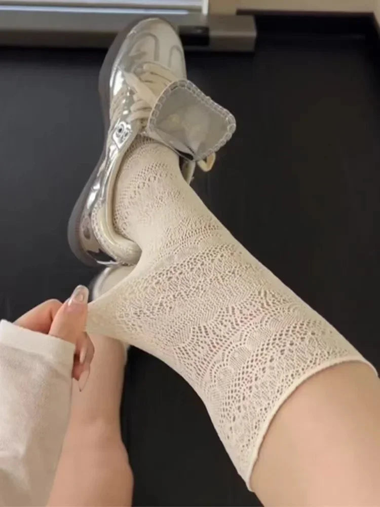 Lolita Sweet White Pile Socks Women Mesh Hollowed Out Thin Nylon Silk Retro Flower Lace Socks Ladies Transparent Crew Socks