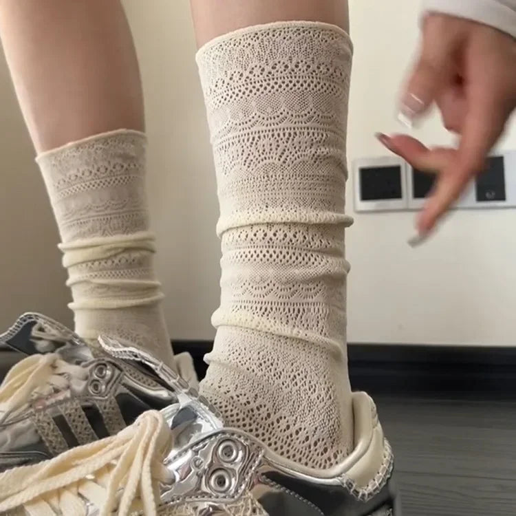 Lolita Sweet White Pile Socks Women Mesh Hollowed Out Thin Nylon Silk Retro Flower Lace Socks Ladies Transparent Crew Socks