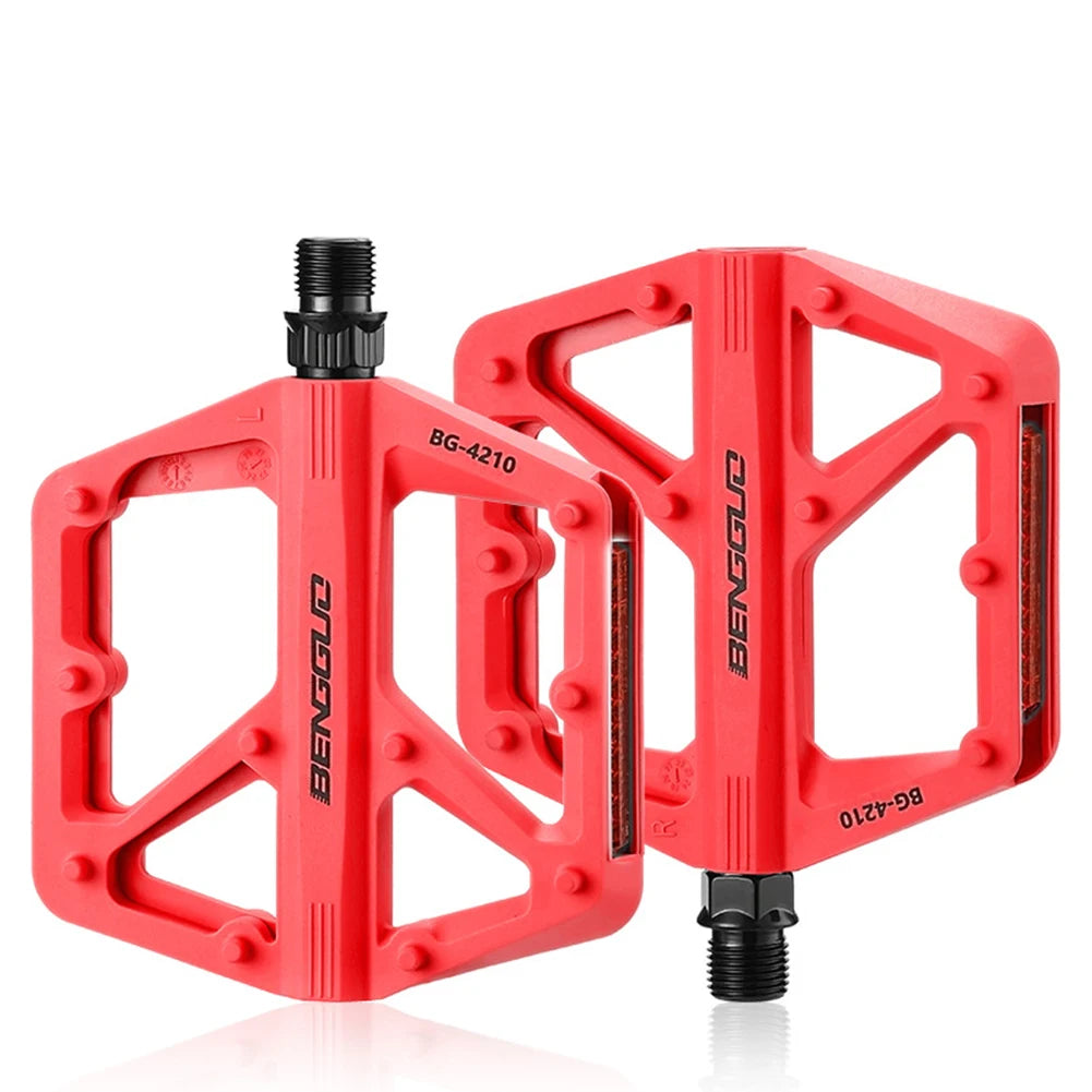 Double DU Bearing Nylon Bicycle Pedals with Reflector Ultralight Bike Pedals Anti-Slip Cycling Safety Pedals for Night Riding