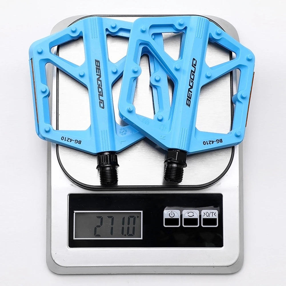 Double DU Bearing Nylon Bicycle Pedals with Reflector Ultralight Bike Pedals Anti-Slip Cycling Safety Pedals for Night Riding