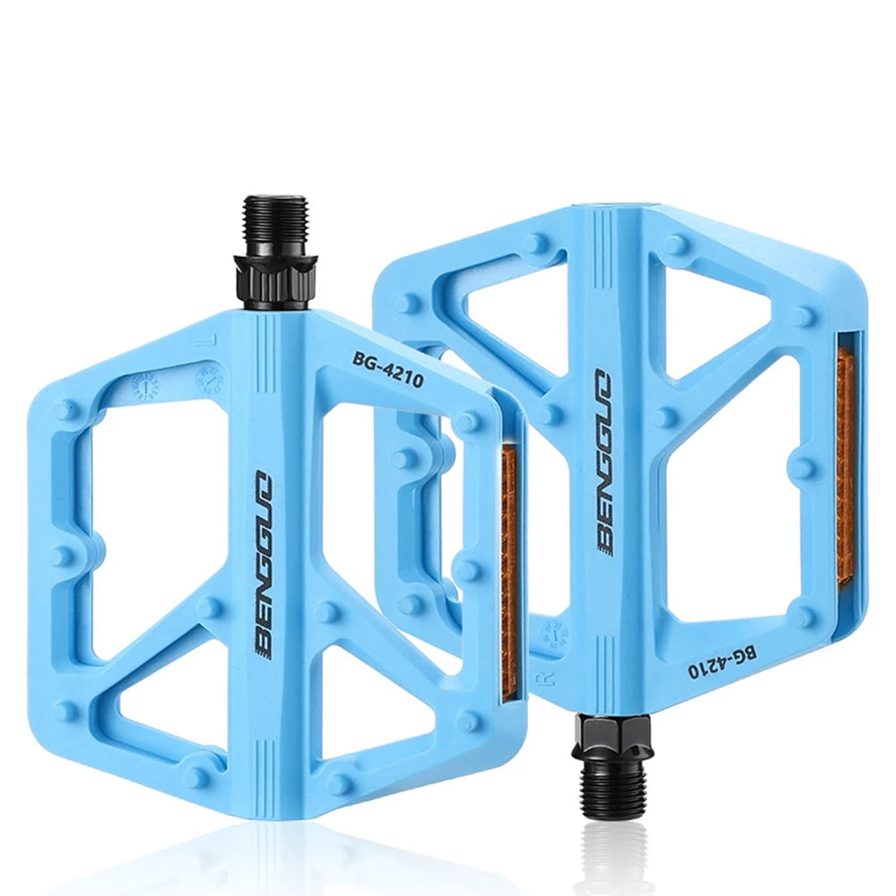 Double DU Bearing Nylon Bicycle Pedals with Reflector Ultralight Bike Pedals Anti-Slip Cycling Safety Pedals for Night Riding