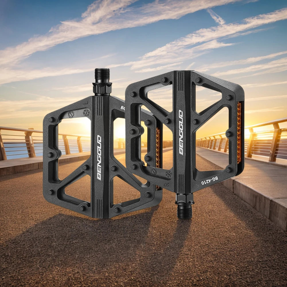 Double DU Bearing Nylon Bicycle Pedals with Reflector Ultralight Bike Pedals Anti-Slip Cycling Safety Pedals for Night Riding
